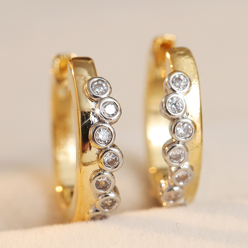 Women's Simple and Elegant Synthetic Zirconia Hoop Earrings